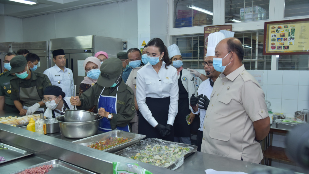 BGN Batam dan Menpar Tinjau Praktik Siswa SPPI Batch-3 di Dapur NHI
