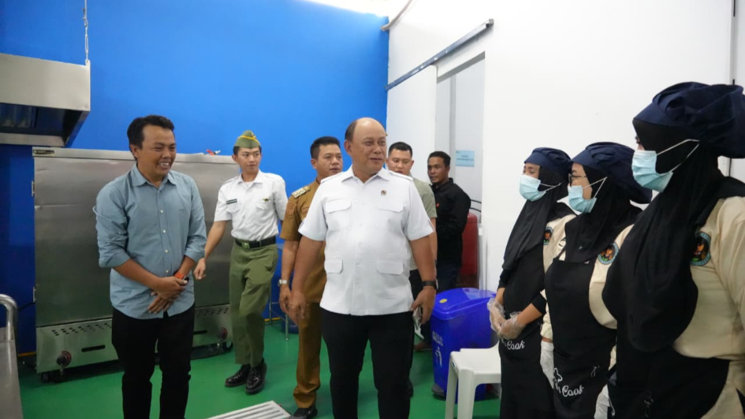 Dorong Ekonomi Rakyat melalui MBG, Kepala BGN Batam Pantau SPPG di Bandung