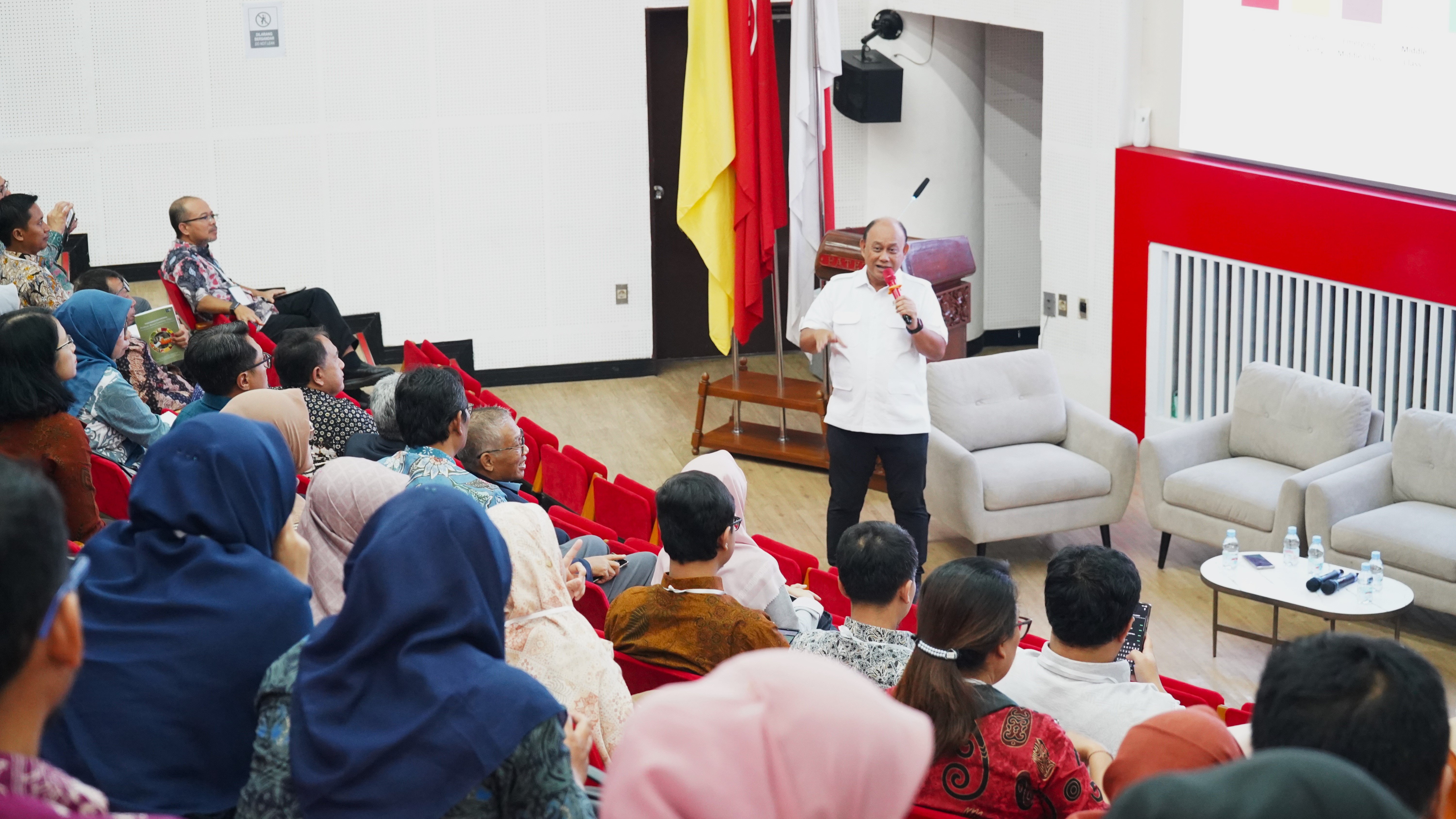 Kabadan BGN Batam Hadiri Seminar Nasional dan Pertemuan Forum Komunikasi Perguran Tinggi Teknologi Pertanian Indonesia Kebijakan Nasional dan Tantangan 